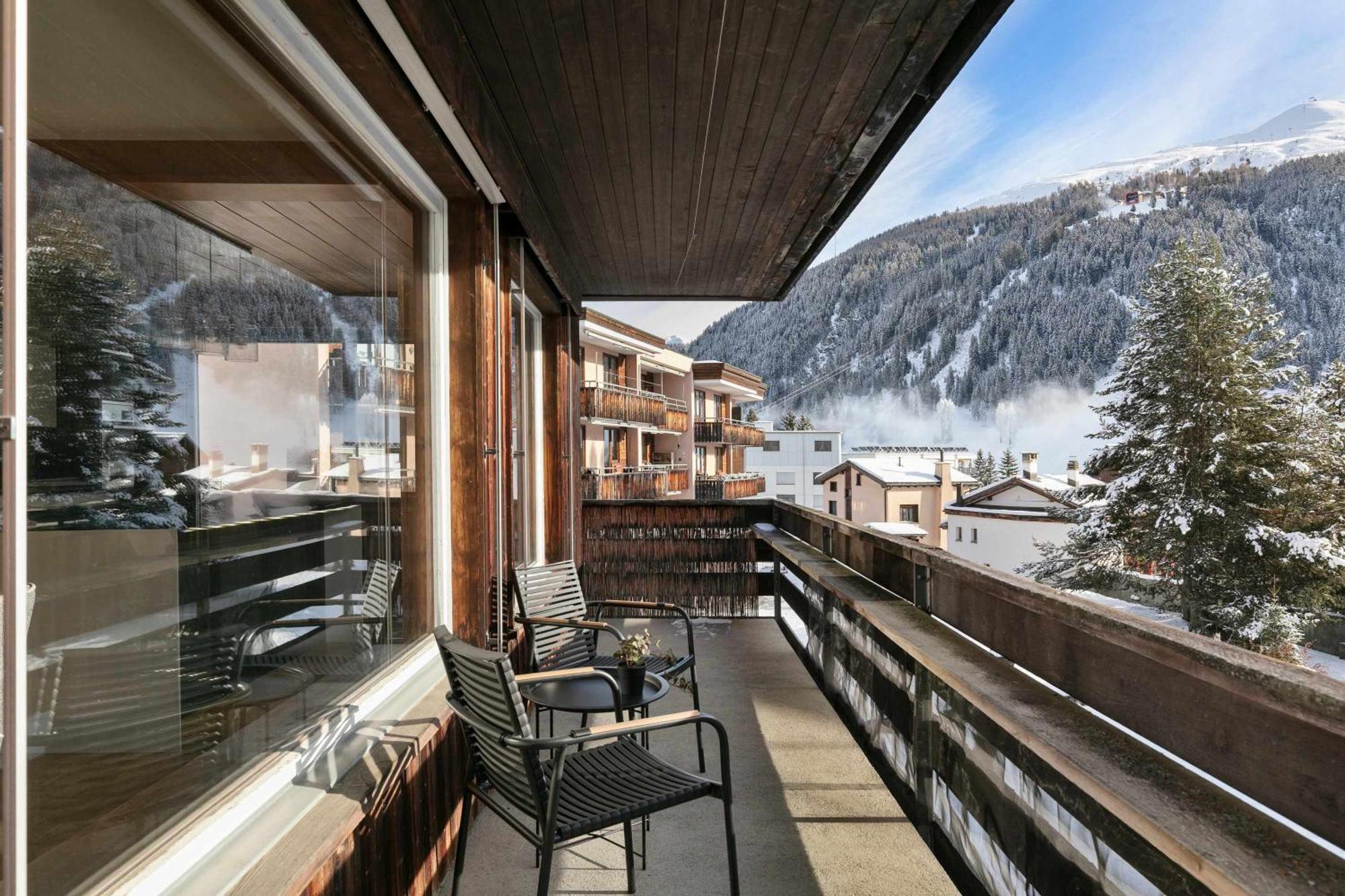 Luxe With Views Private Balcony Apartment